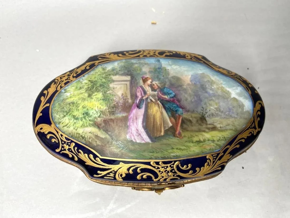 1880 French Sevres Blue Porcelain Gold Gilt Romantic Box - 3