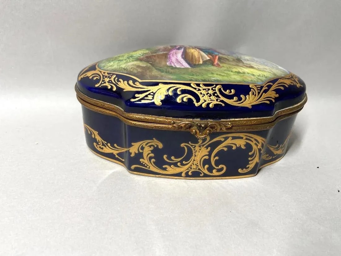 1880 French Sevres Blue Porcelain Gold Gilt Romantic Box - 4
