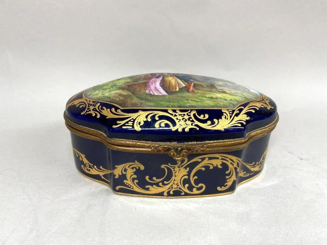 1880 French Sevres Blue Porcelain Gold Gilt Romantic Box - 6