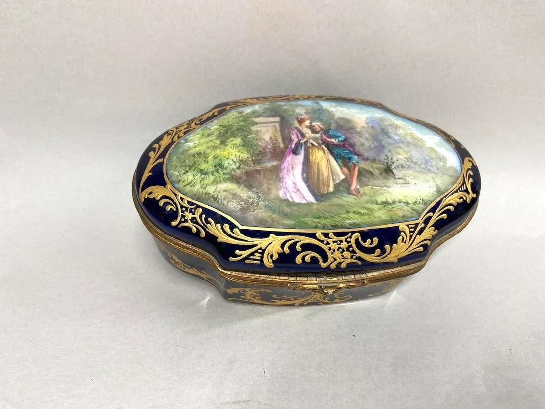 1880 French Sevres Blue Porcelain Gold Gilt Romantic Box - 7