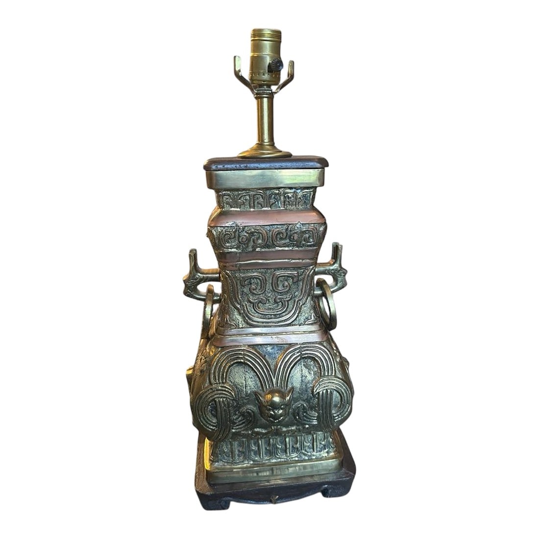 1950s Mont James Chinese Regency Lamp: **Antique-Style Chinese Lamp** Step into a realm of elegance and cultural richness with this exquisite Chinese-style lamp. Meticulously crafted, this piece marries traditional artistry with