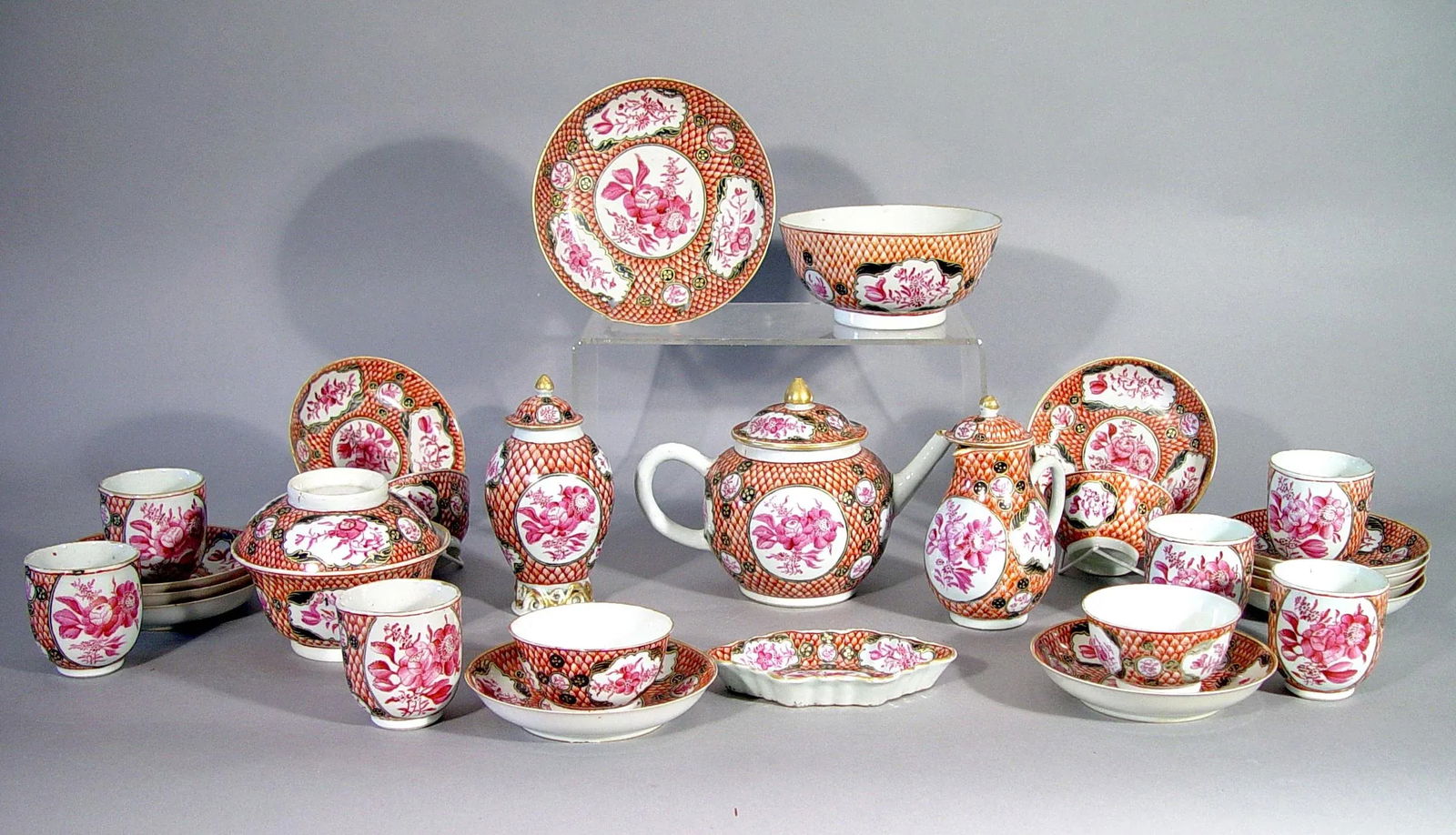 18th Century Chinese Export Coral & Puce Porcelain Tea Service - 2