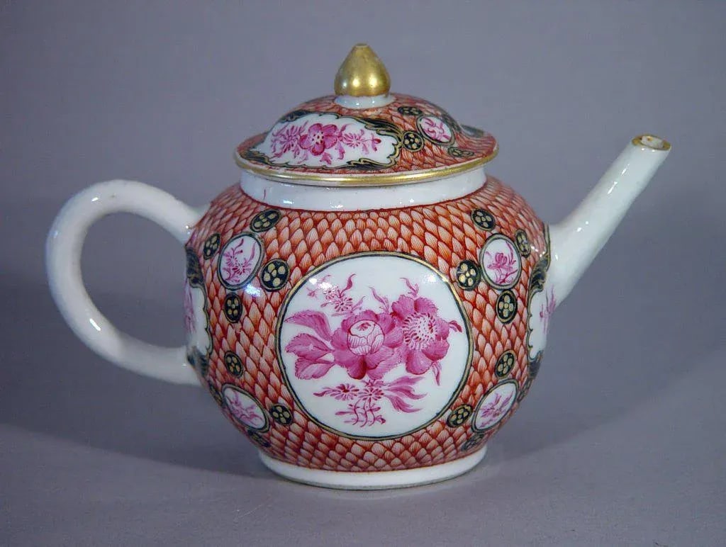 18th Century Chinese Export Coral & Puce Porcelain Tea Service - 8