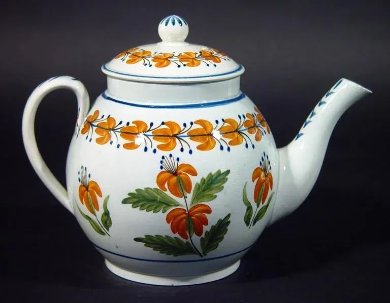 English Pottery Pearlware Teapot Decorated With Prattware Orange Flowers - 4