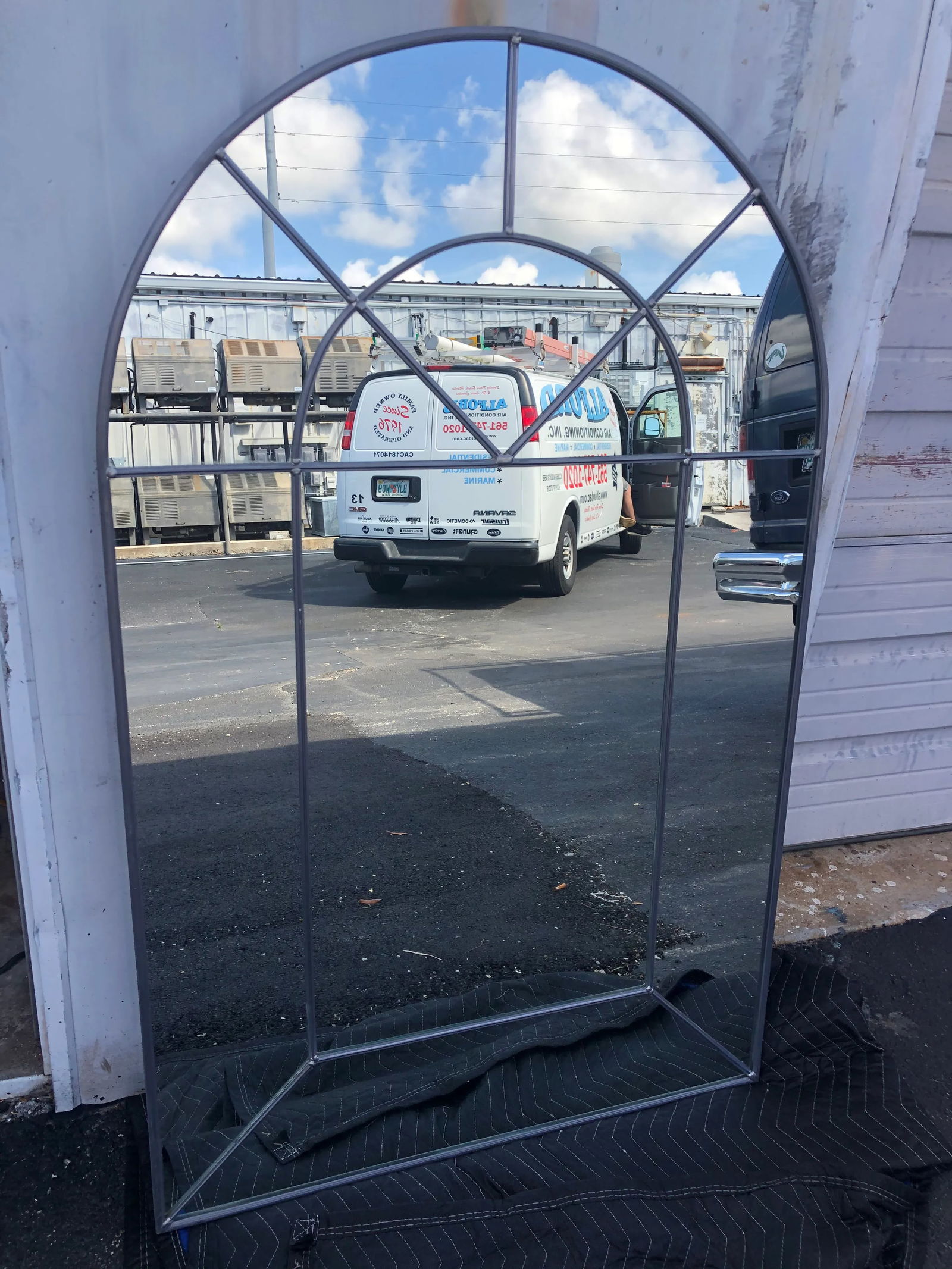 1970s Carol Canner for Carvers Guild Colonial Arch Design Wall Mount Mirror - 3