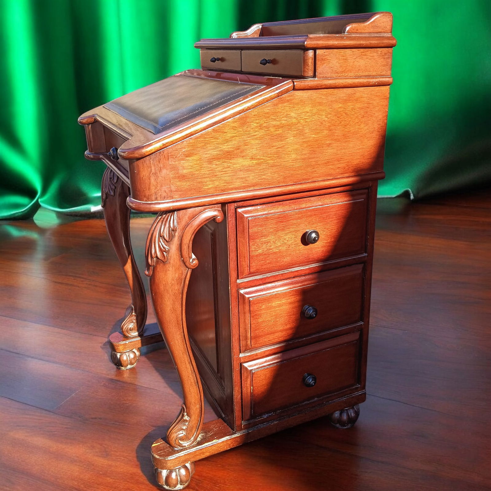 Grosvenor 41 Davenport Desk - 12