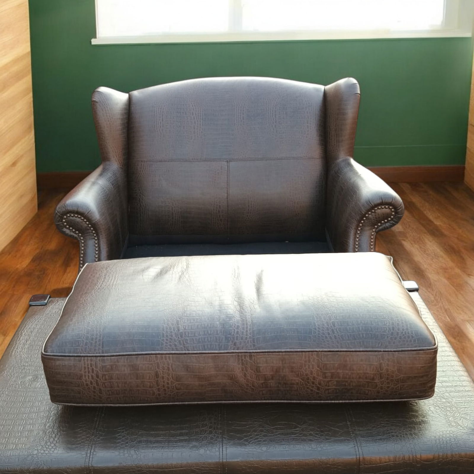 Vintage Royale Usa 'Croc' Wingback Chair & Half, Pillow & Ottoman - 8