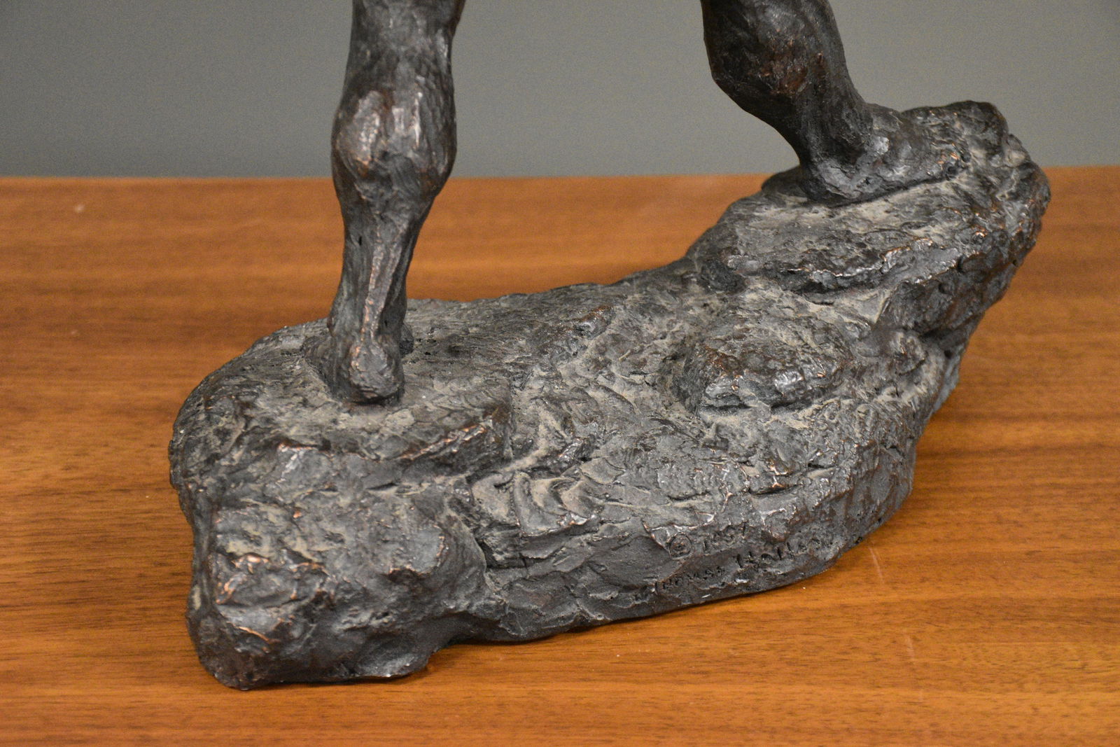 1960s Brutalist Man With a Sling Sculpture Statue by Thomas Holland - 8