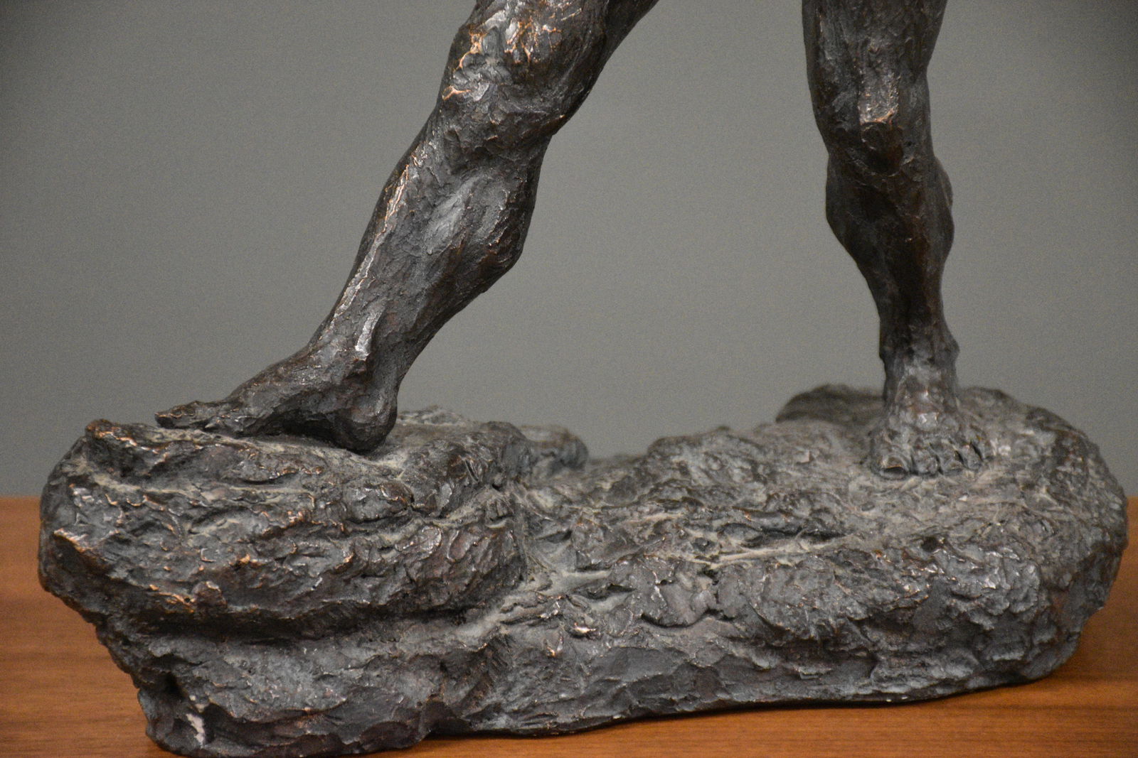 1960s Brutalist Man With a Sling Sculpture Statue by Thomas Holland - 9