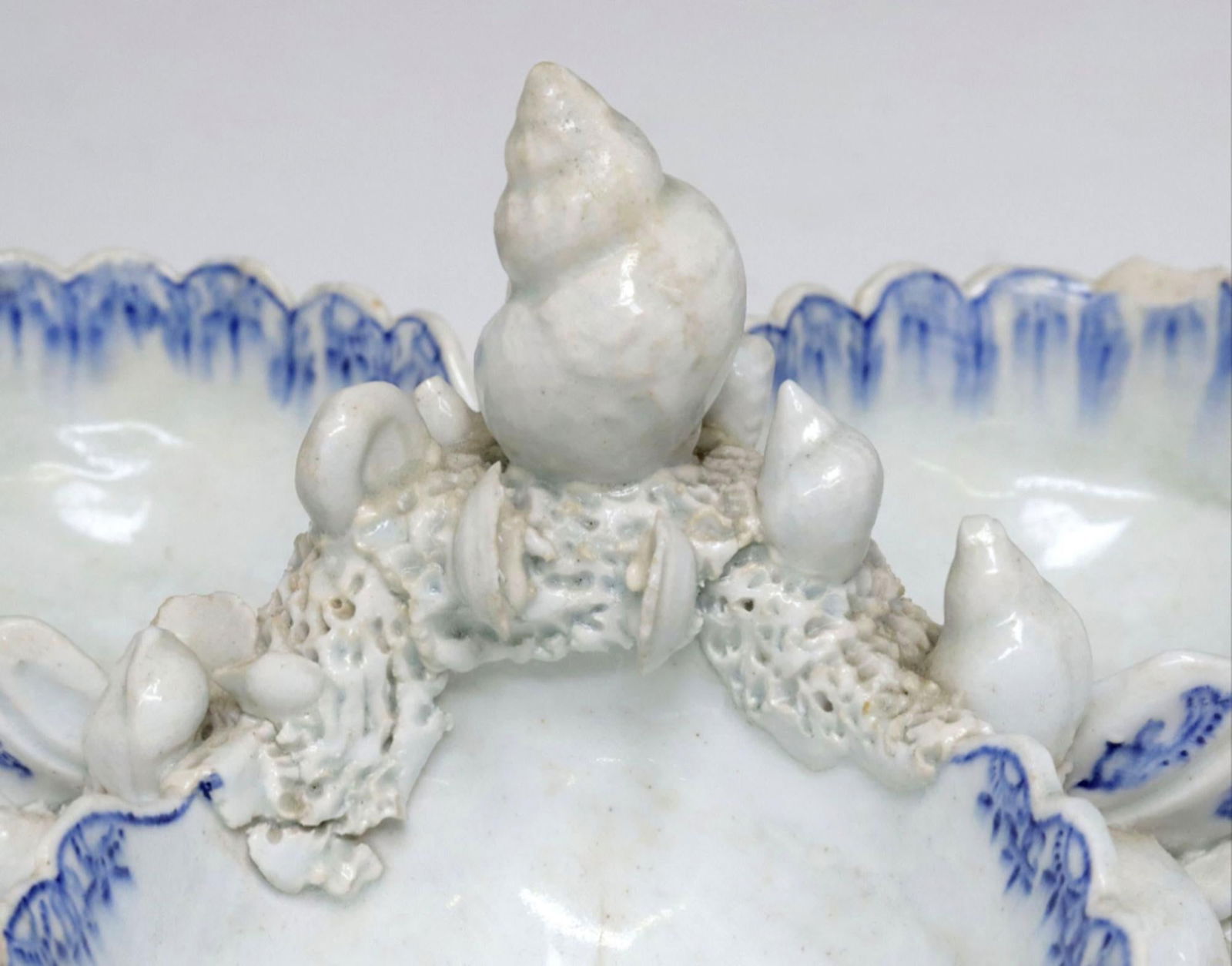 Bow Porcelain Underglaze Blue & White Shell Sweetmeat Stand - 4