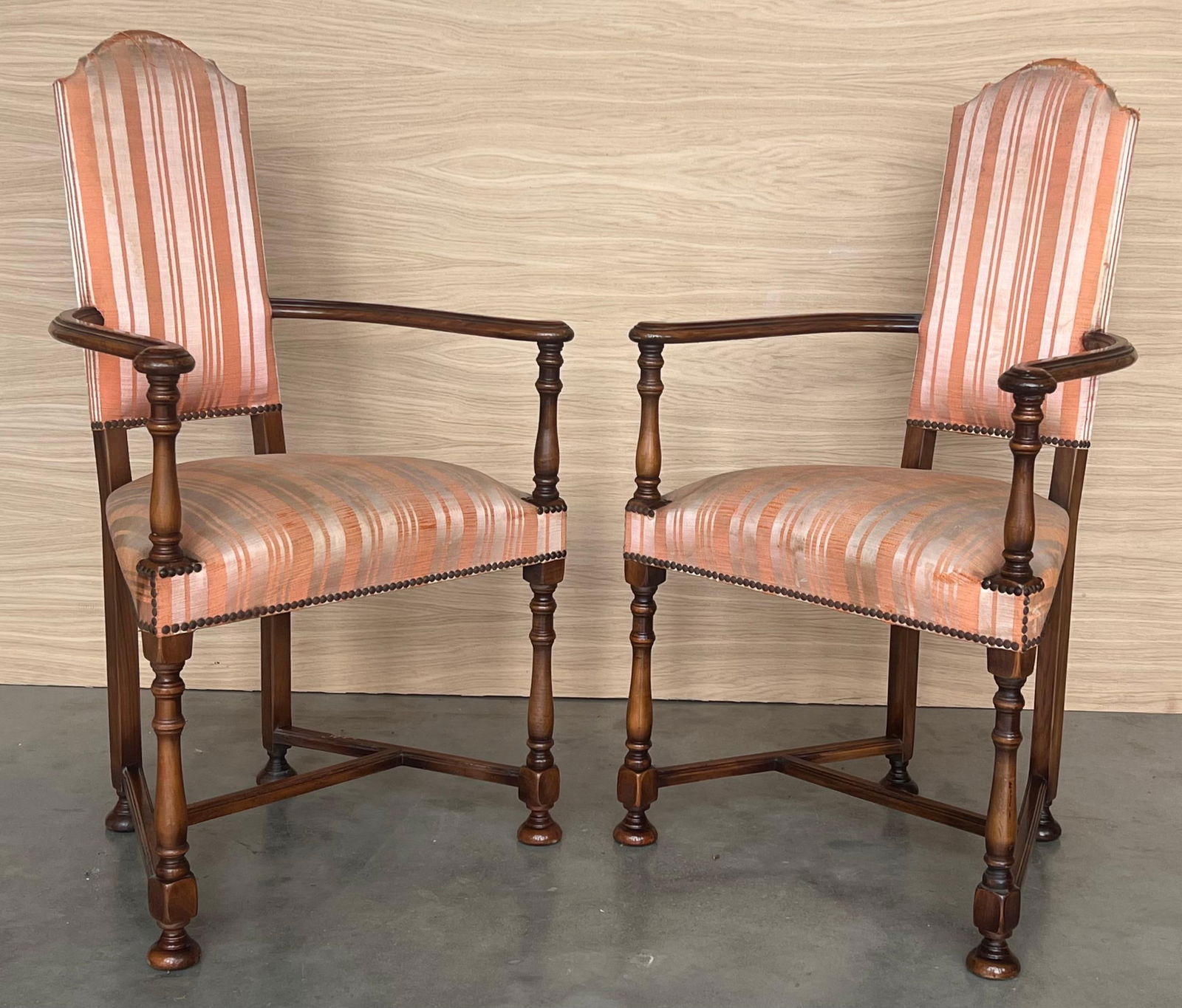 Mid 20th Century Pair of Spanish Armchairs with High Back signed by Valenti - 17