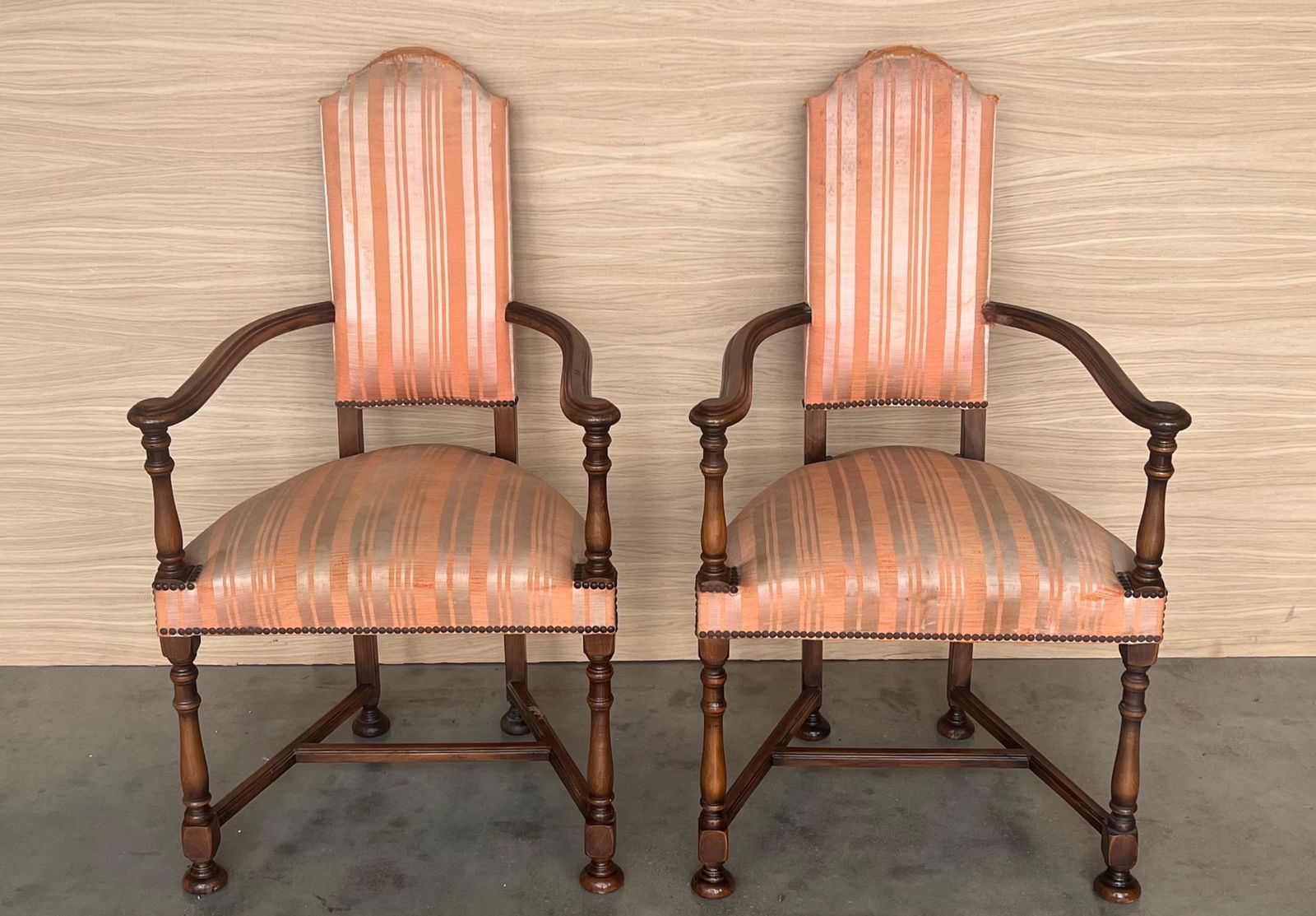 Mid 20th Century Pair of Spanish Armchairs with High Back signed by Valenti - 3