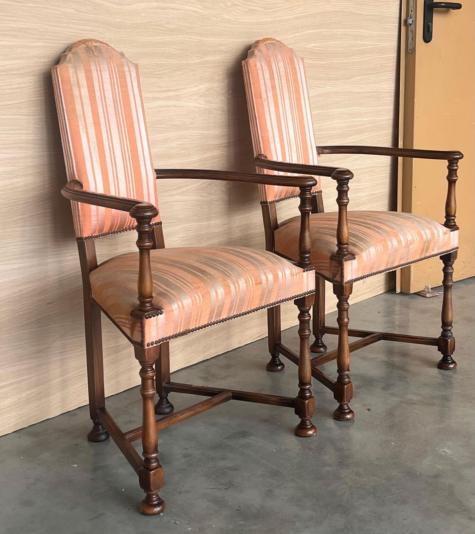 Mid 20th Century Pair of Spanish Armchairs with High Back signed by Valenti - 4