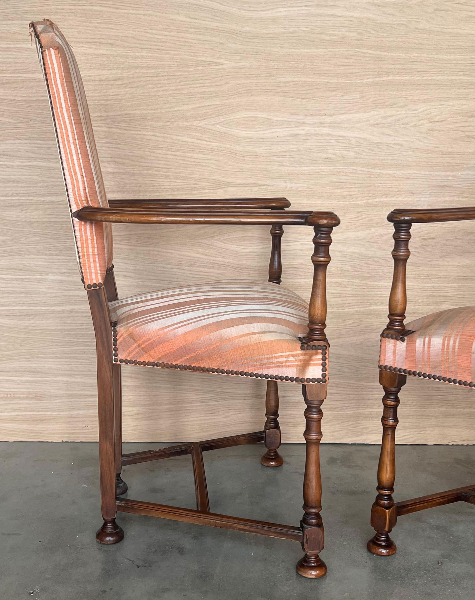 Mid 20th Century Pair of Spanish Armchairs with High Back signed by Valenti - 7