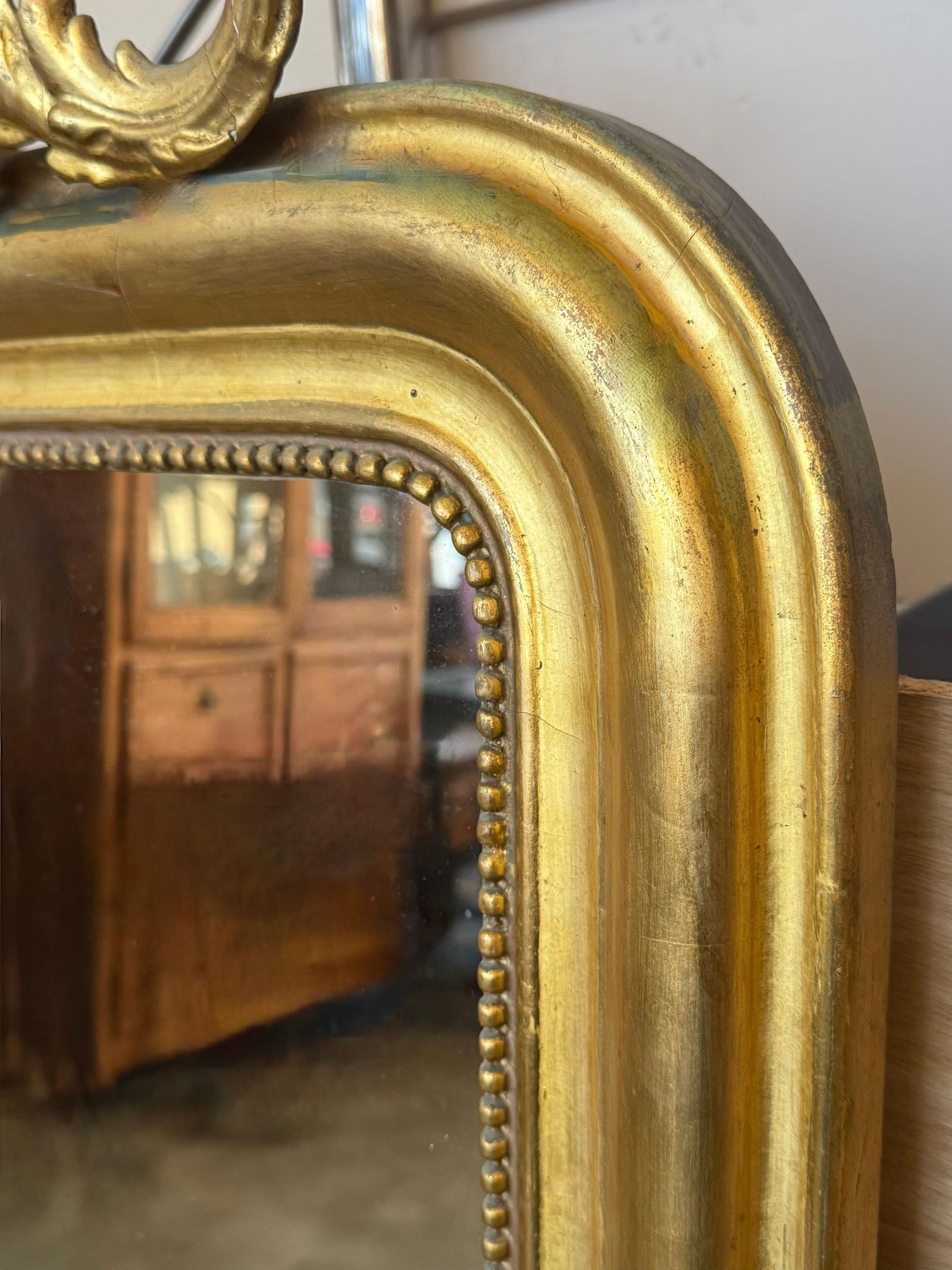 French 19th Century Large Vertical Gold Gilt Mirror with Floral crest - 4