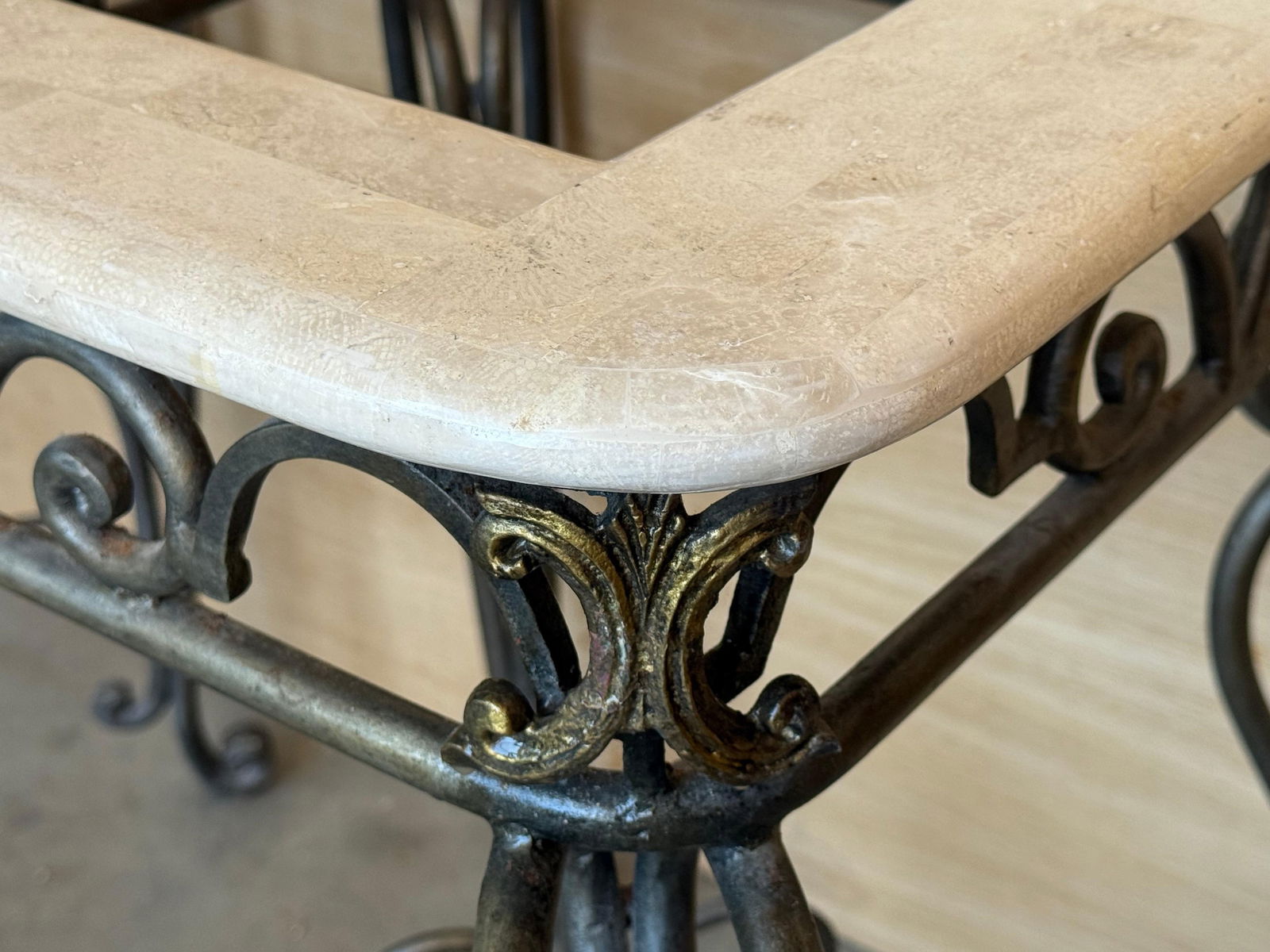 Early 20th Century Pair of Neoclassical Style Patinated Forged Iron Planter Stands with marble top - 11