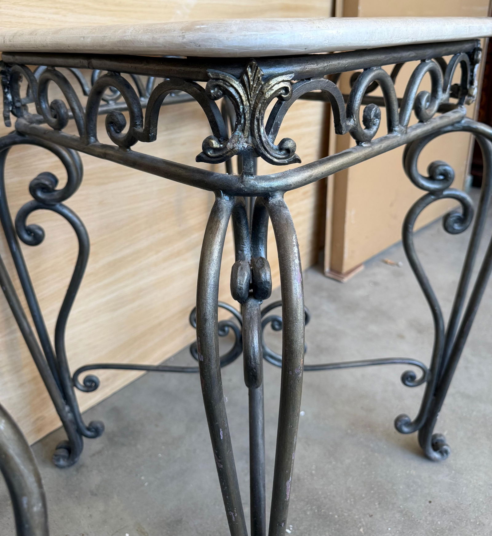 Early 20th Century Pair of Neoclassical Style Patinated Forged Iron Planter Stands with marble top - 12
