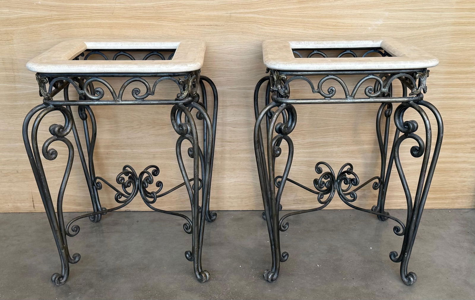 Early 20th Century Pair of Neoclassical Style Patinated Forged Iron Planter Stands with marble top - 16