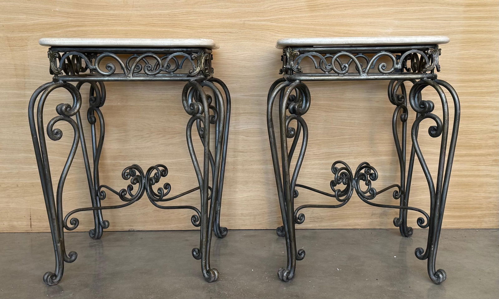 Early 20th Century Pair of Neoclassical Style Patinated Forged Iron Planter Stands with marble top - 17