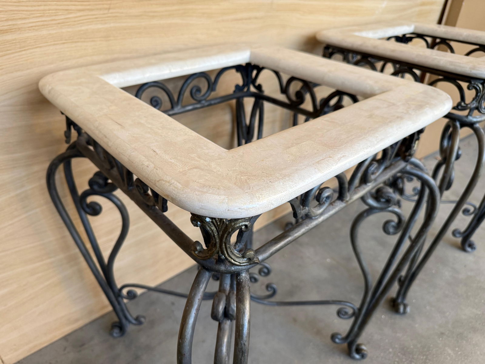Early 20th Century Pair of Neoclassical Style Patinated Forged Iron Planter Stands with marble top - 2