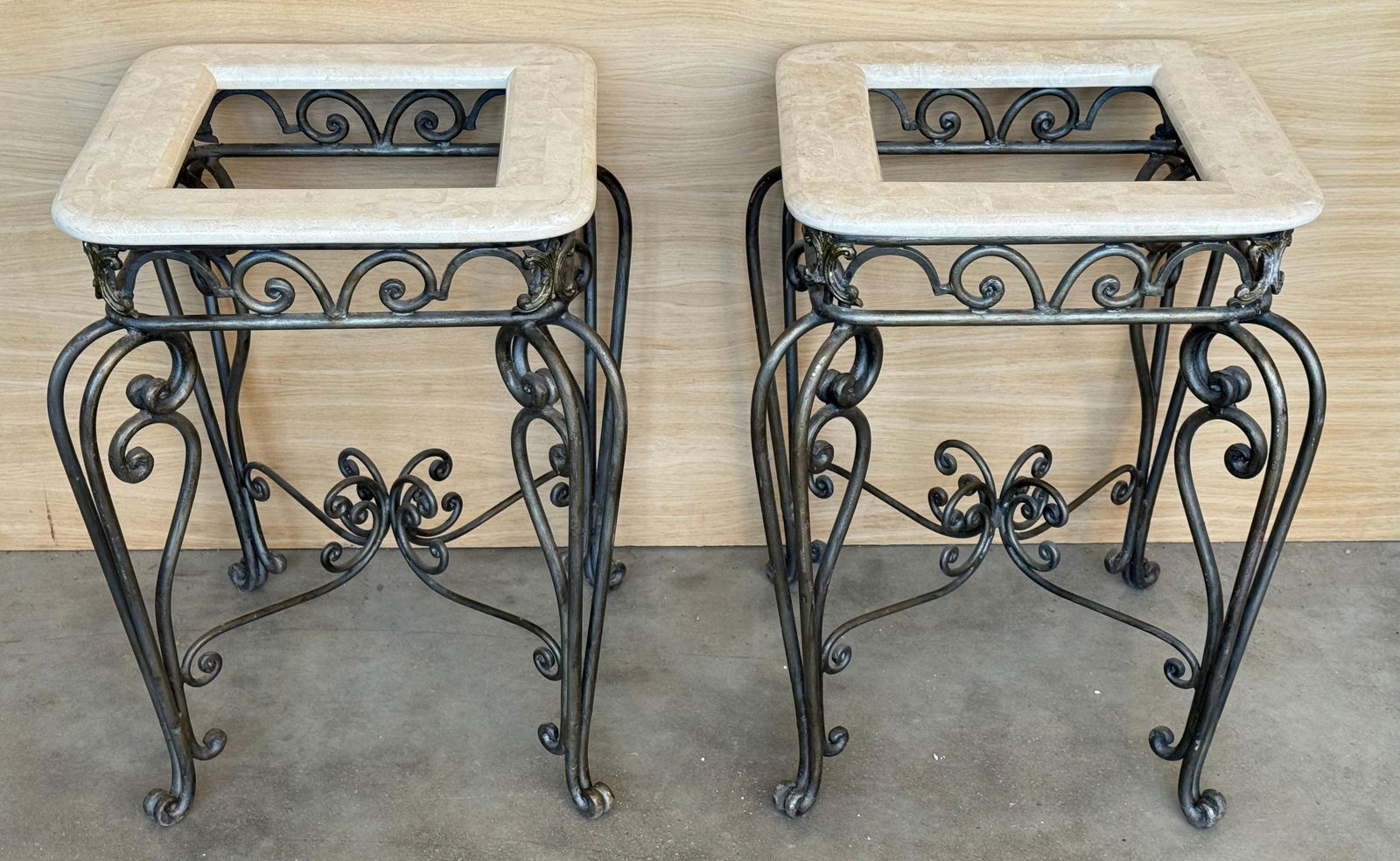 Early 20th Century Pair of Neoclassical Style Patinated Forged Iron Planter Stands with marble top - 3