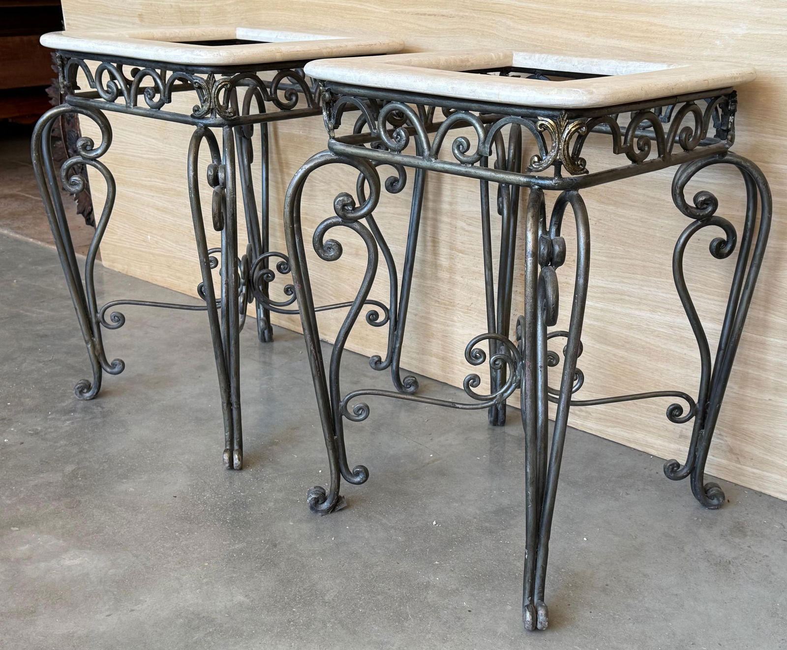 Early 20th Century Pair of Neoclassical Style Patinated Forged Iron Planter Stands with marble top - 5