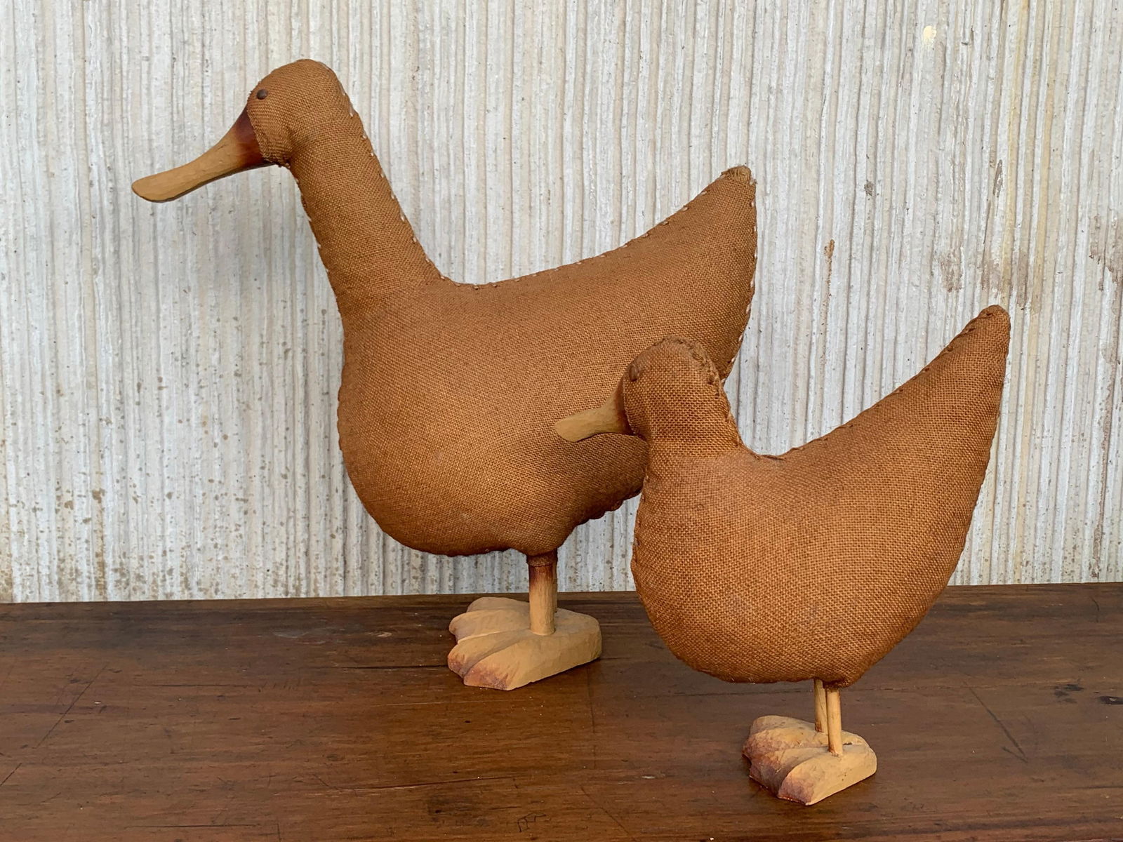 Midcentury Pair of Wicker Woven Ducks with Wood Details - 11