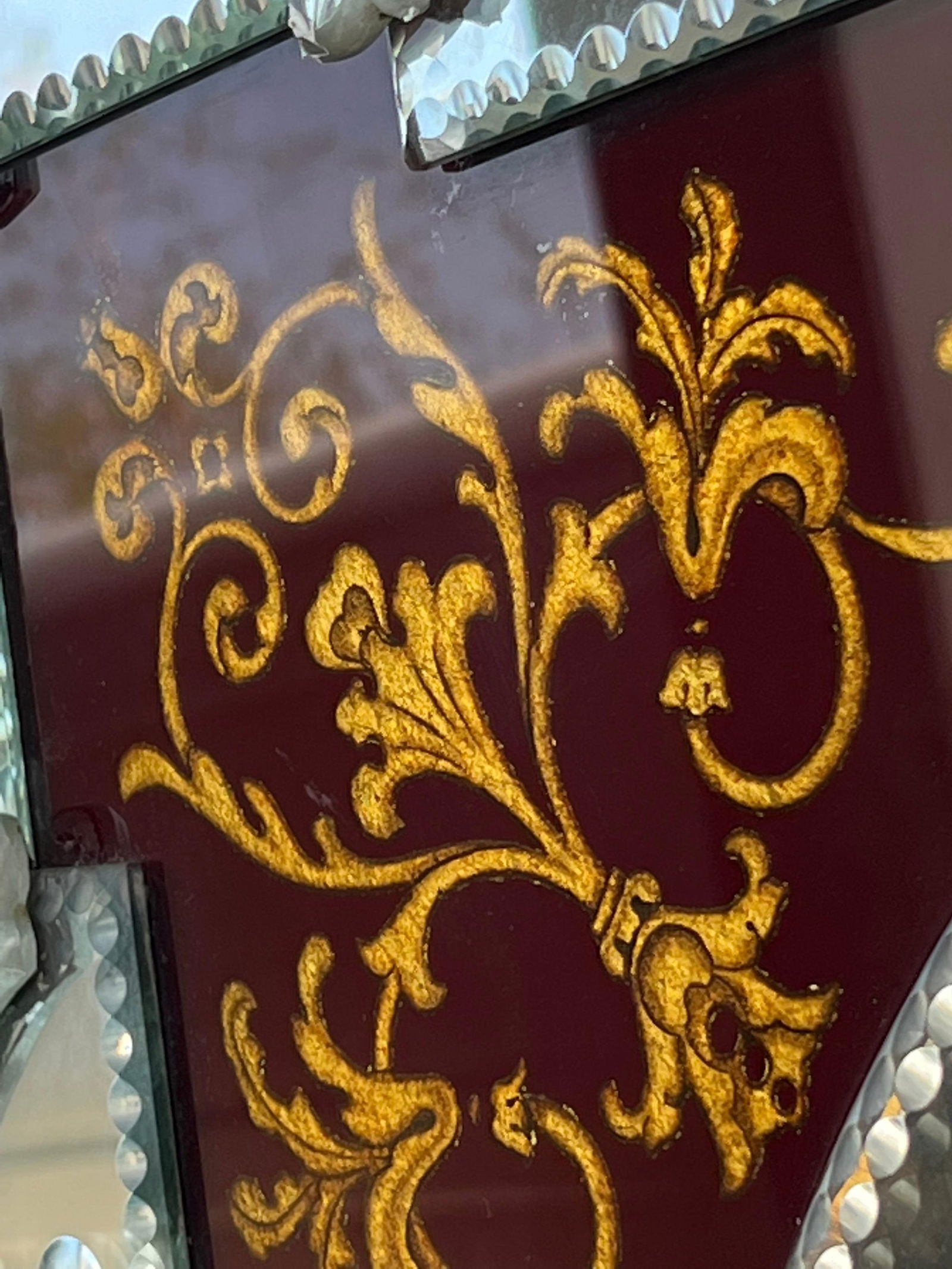 1880-1900 Venetian Mirror with Pediment Garnet Glass Adorned with Flowers - 13