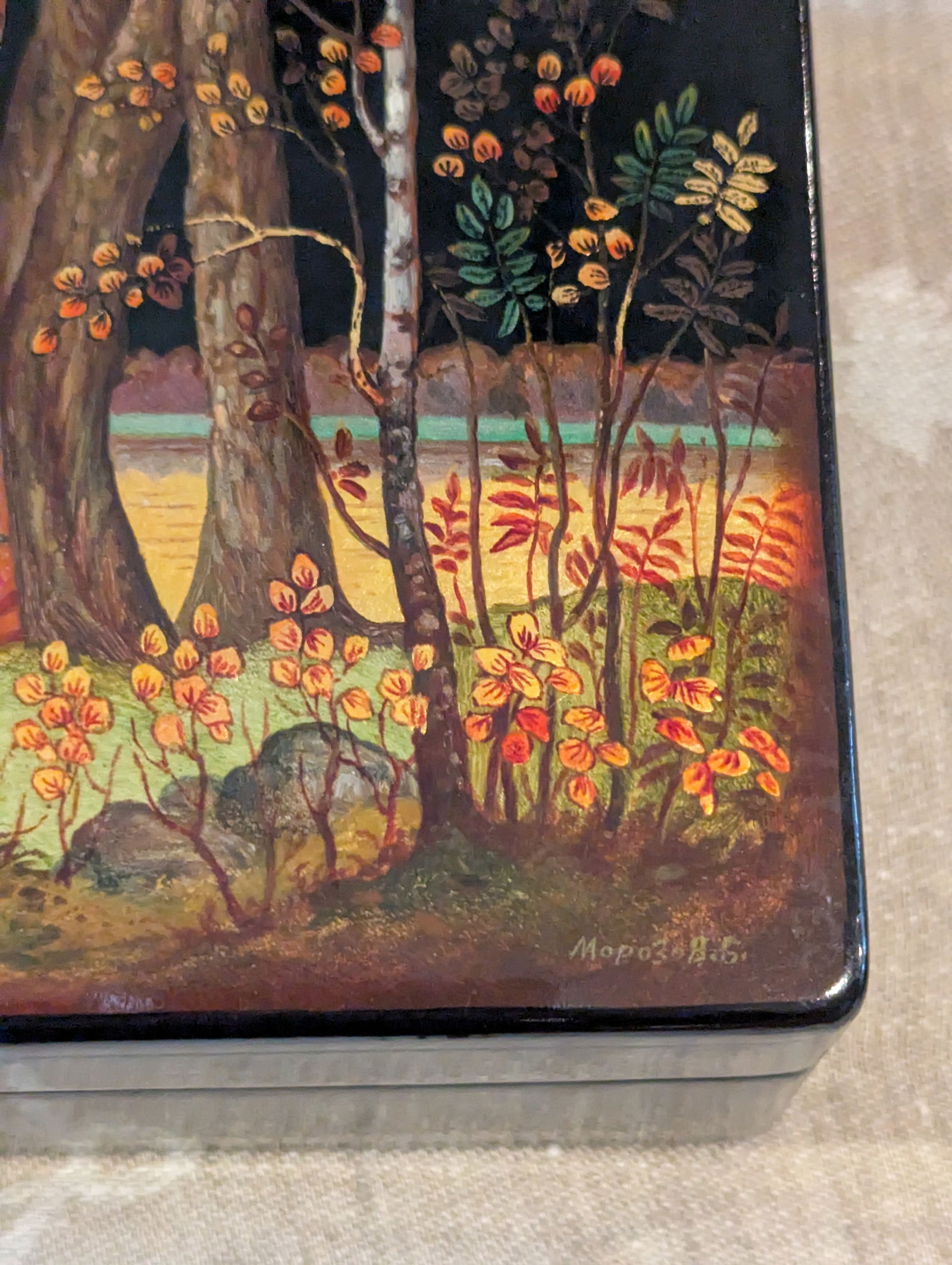 Vintage Fedoskino Lacquer Box: 'The Young Cowherd' by Artist v.b. Morozov (1985) - 11