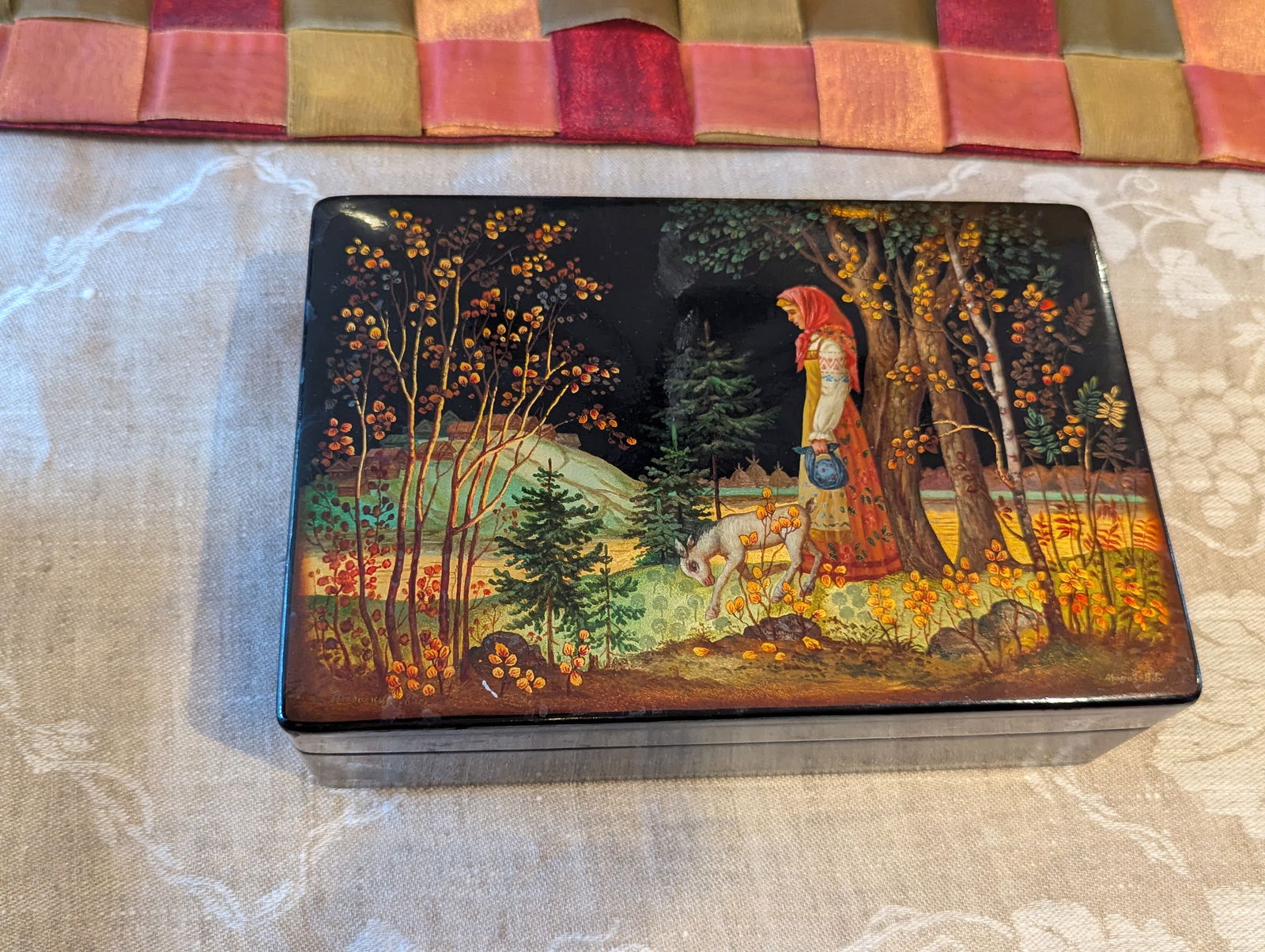 Vintage Fedoskino Lacquer Box: 'The Young Cowherd' by Artist v.b. Morozov (1985) - 13