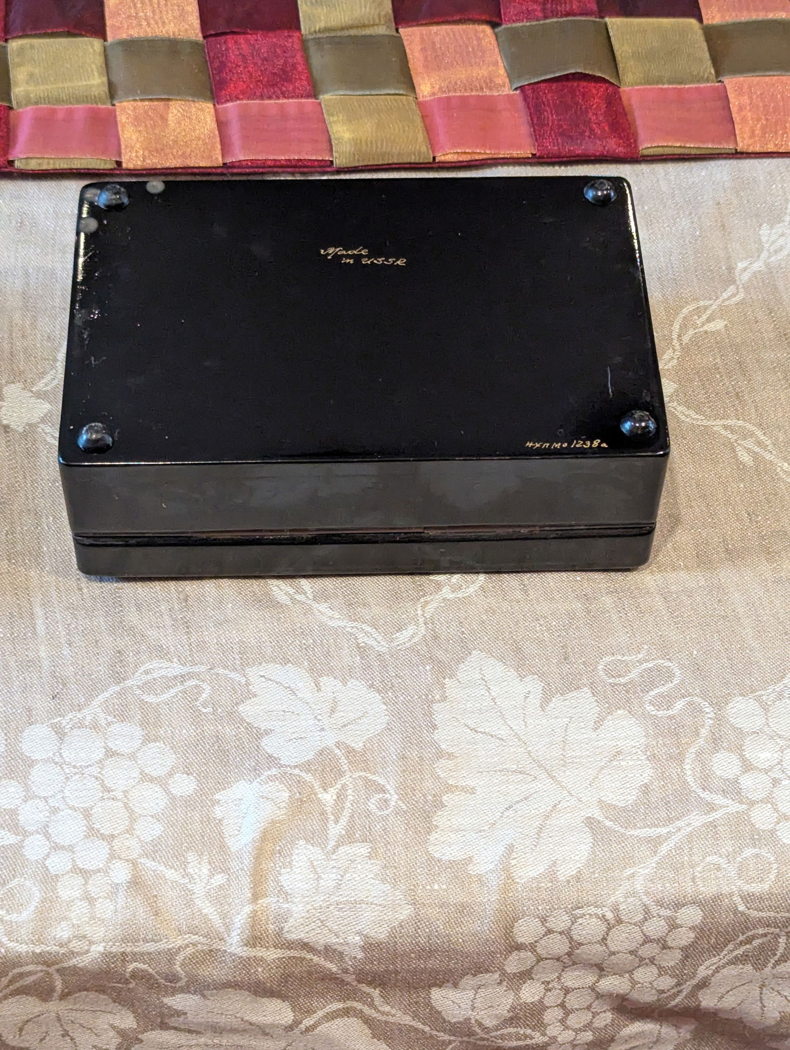 Vintage Fedoskino Lacquer Box: 'The Young Cowherd' by Artist v.b. Morozov (1985) - 7