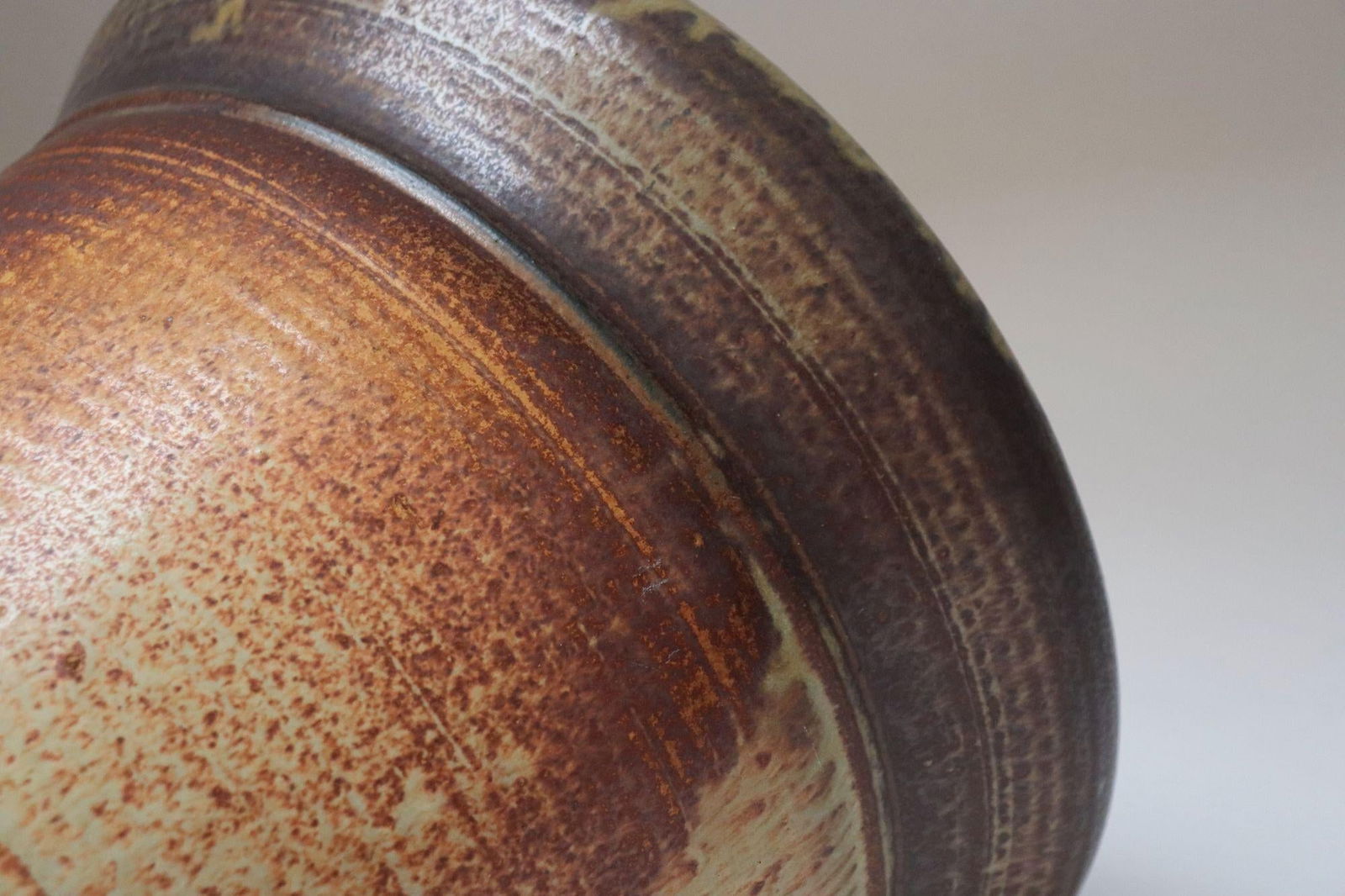 Large Vintage Studio Pottery Ombré Planter and Draining Saucer by Deanna Nichols - 10