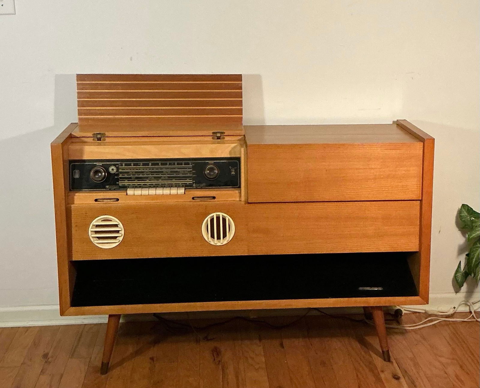 Mid-Century German Grundig Majestic 7080 Wf Stereo Console Radio, Circa 1955-1957 - 2
