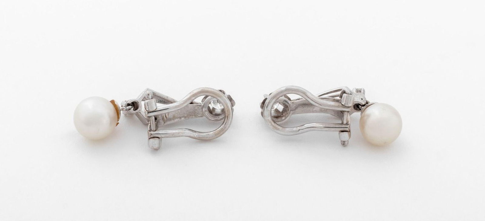 1940s Platinum Diamond and Pear Lever Back Drop Earrings 1 Inch Long, A Pair - 3