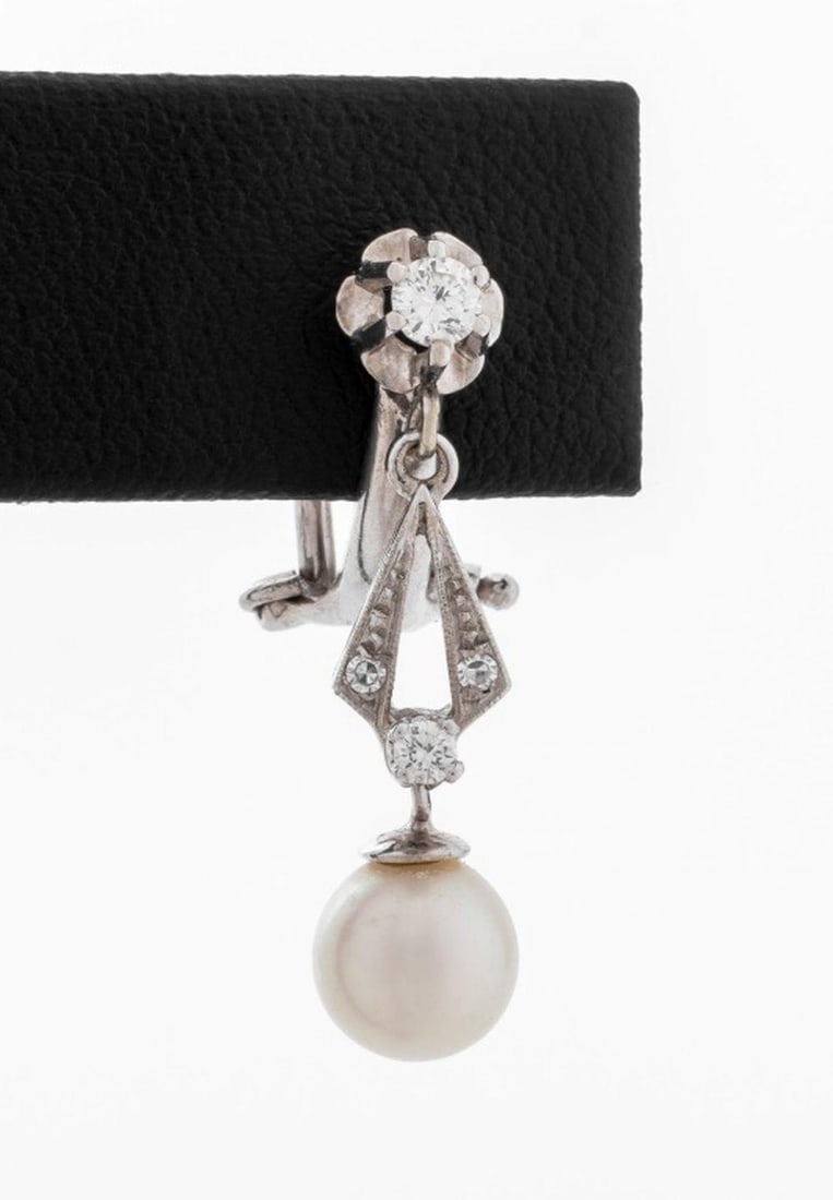 1940s Platinum Diamond and Pear Lever Back Drop Earrings 1 Inch Long, A Pair - 4