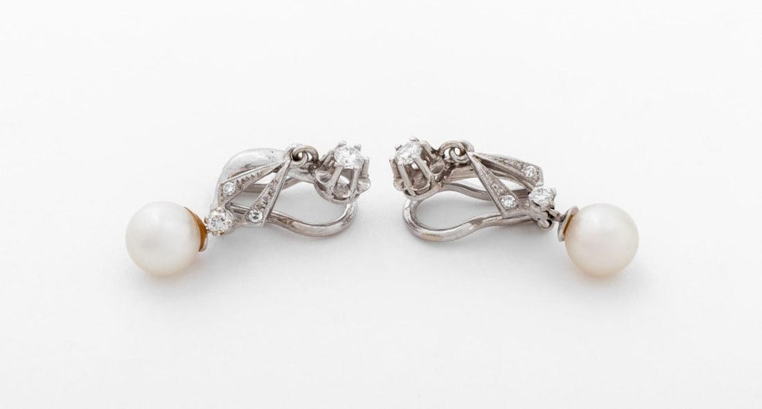 1940s Platinum Diamond and Pear Lever Back Drop Earrings 1 Inch Long, A Pair - 7