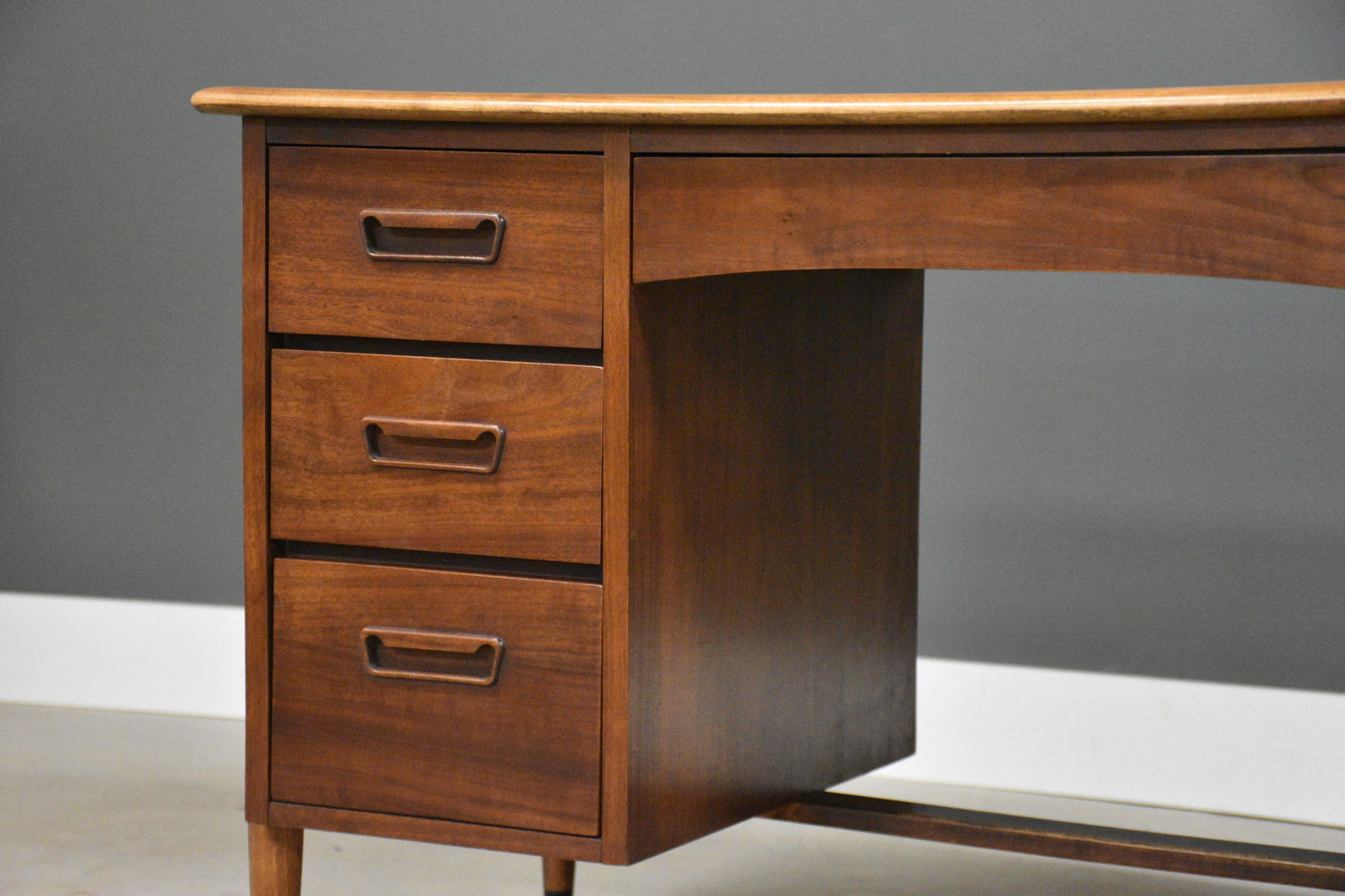 1960s Lane Acclaim Walnut Mid Century Desk - 5