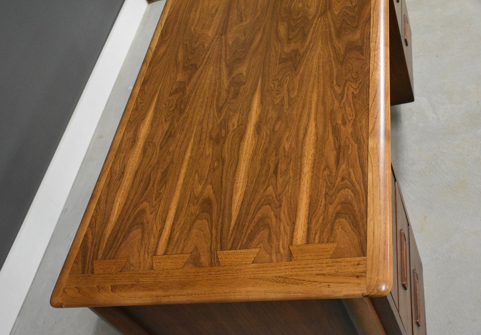 1960s Lane Acclaim Walnut Mid Century Desk - 8