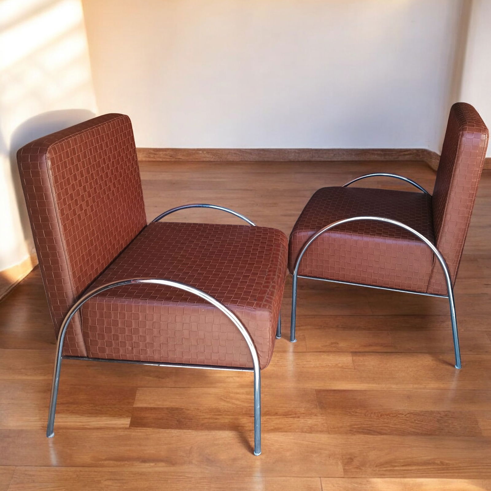 Elevate Your Space With a Pair of Rare Mid-Century Modern Chairs - 2