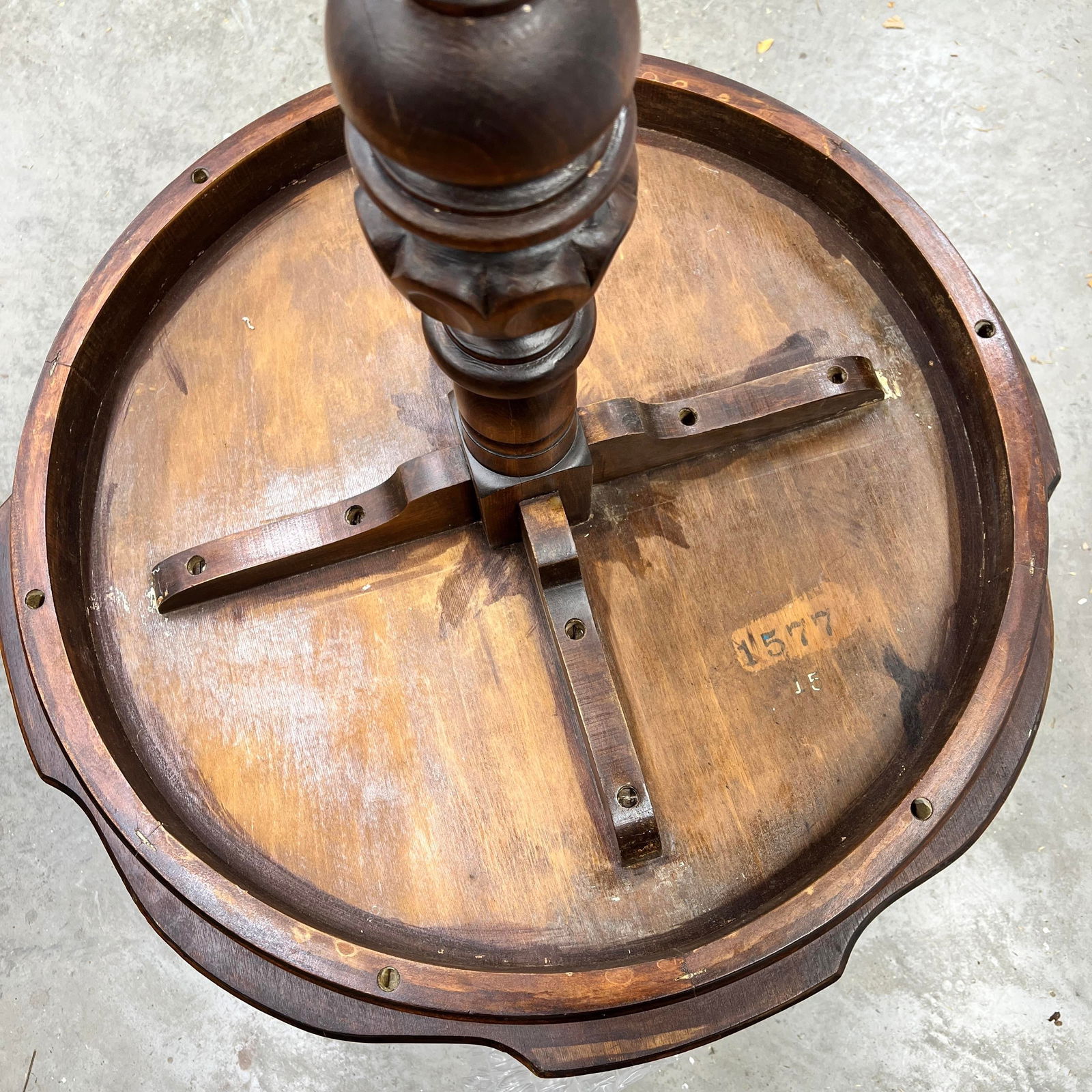 Antique Burl Walnut Wood Scalloped Edge Pedestal Table - 10