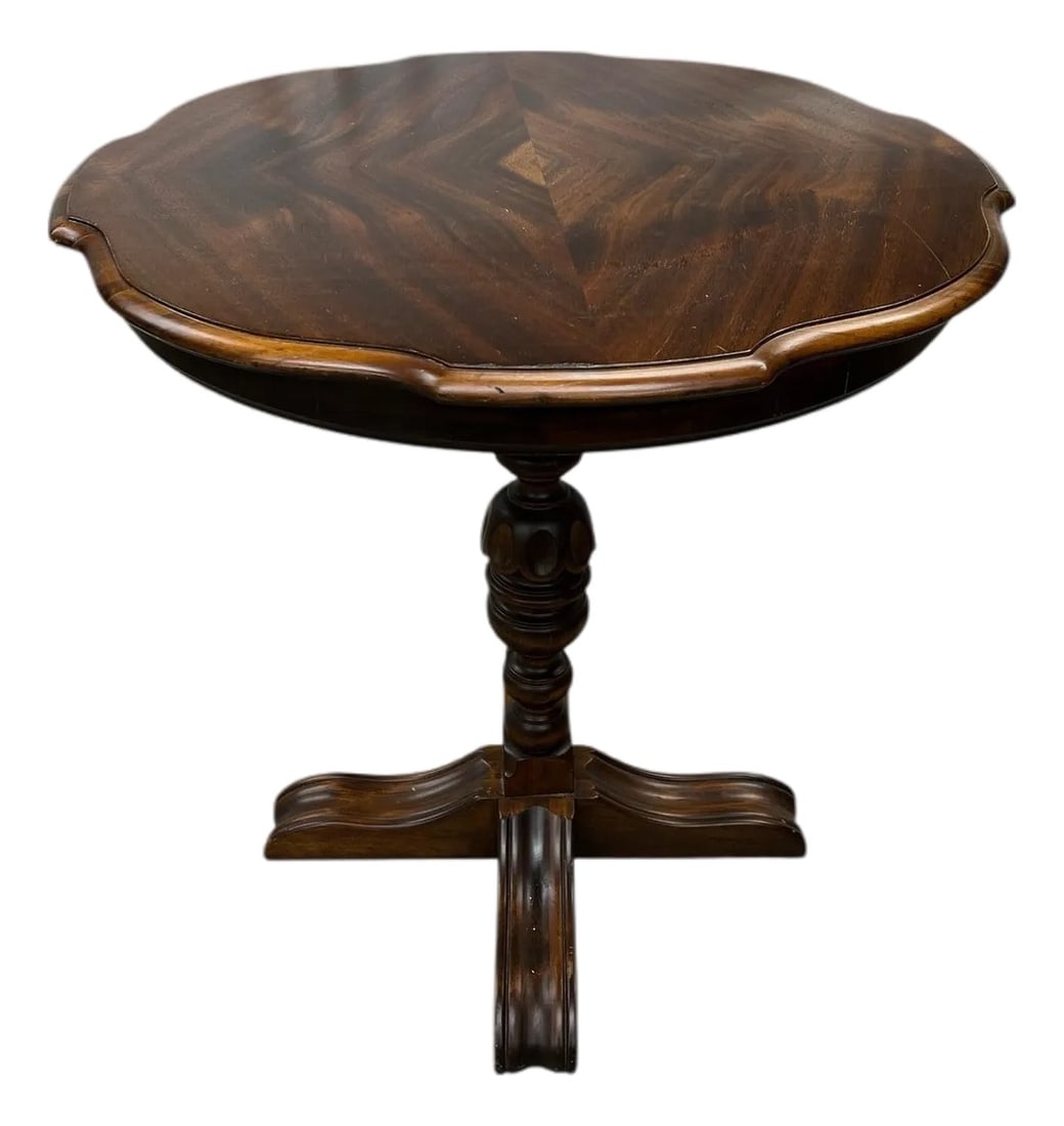 Antique Burl Walnut Wood Scalloped Edge Pedestal Table: Antique round scalloped edge burl wood top accent, center table. Has a medium brown finish. Could be used as a center table or drink, side table. Measures 28" diameter x 29" h Condition: