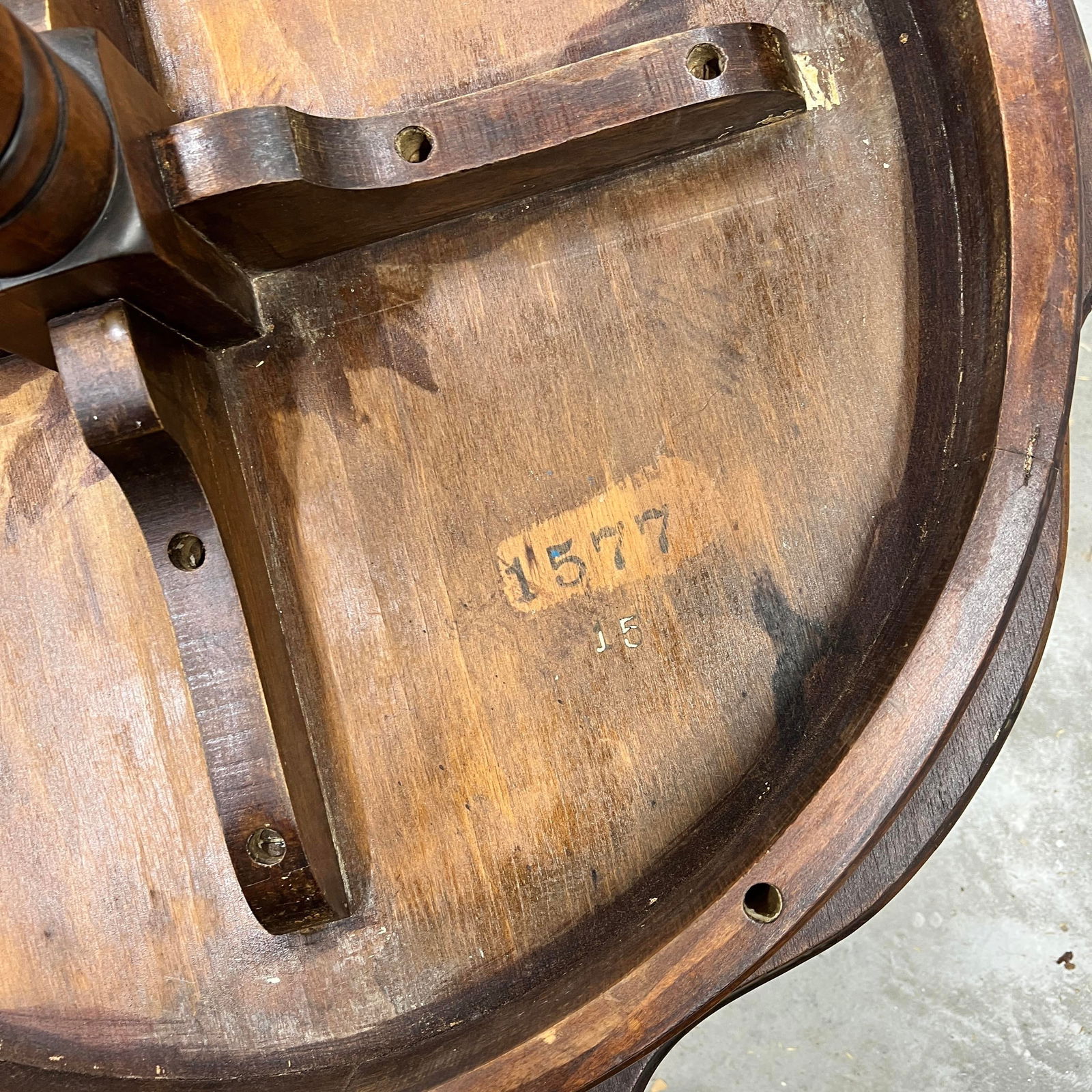 Antique Burl Walnut Wood Scalloped Edge Pedestal Table - 7