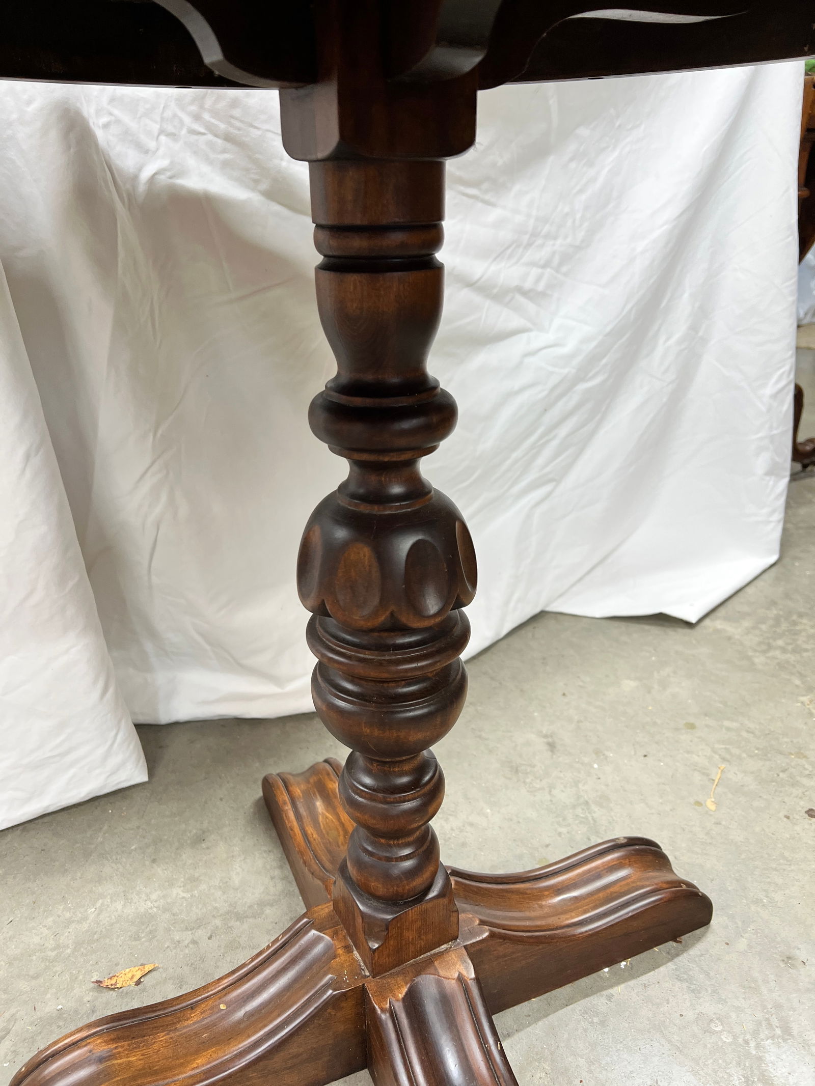 Antique Burl Walnut Wood Scalloped Edge Pedestal Table - 9