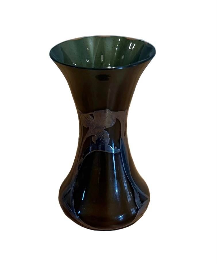 Early 20th Century Art Nouveau Green Glass Vase With Silver Floral Overlay - 2