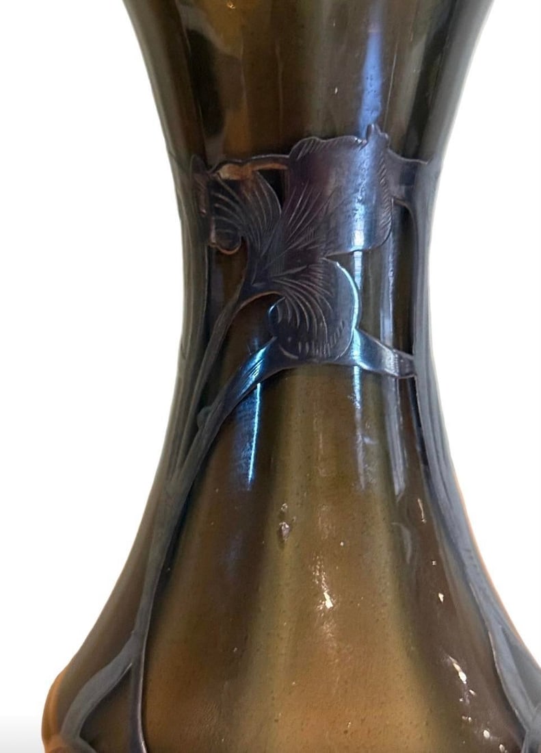 Early 20th Century Art Nouveau Green Glass Vase With Silver Floral Overlay - 3