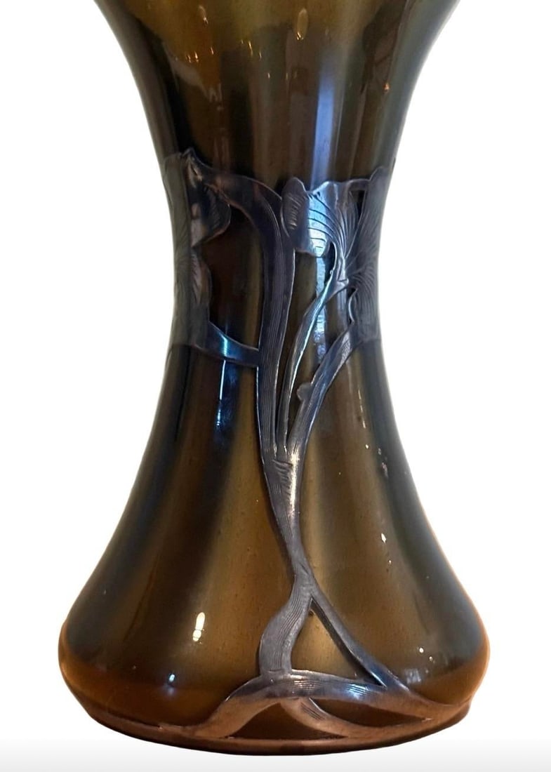 Early 20th Century Art Nouveau Green Glass Vase With Silver Floral Overlay - 5