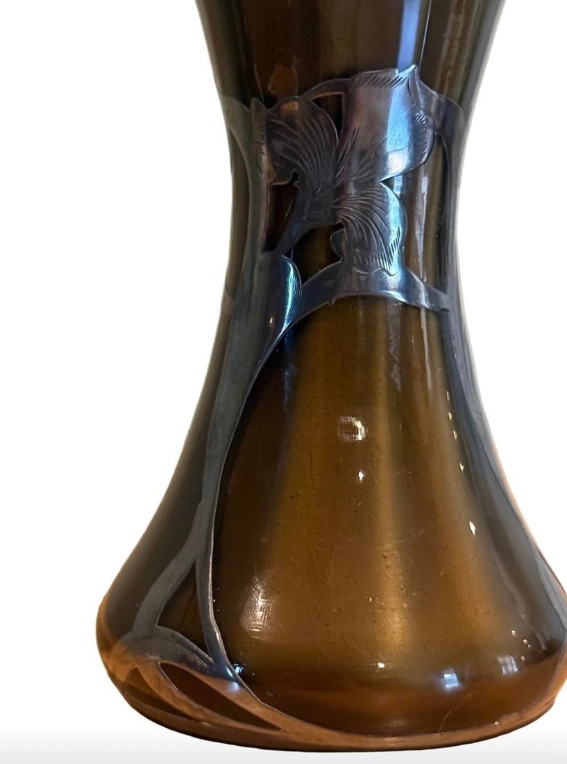 Early 20th Century Art Nouveau Green Glass Vase With Silver Floral Overlay - 6