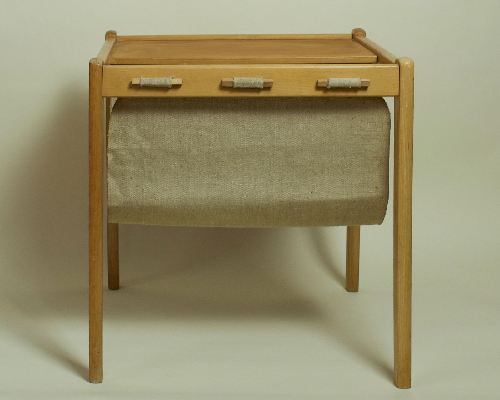 Danish Modern Oak Magazine Rack by Brdr. Furbo, C. 1970s - 2