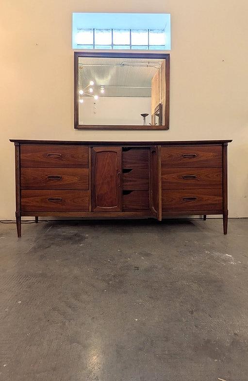 1960s Mid-Century Modern Lane Nine Drawer Lowboy Dresser. Vintage McM. - 2