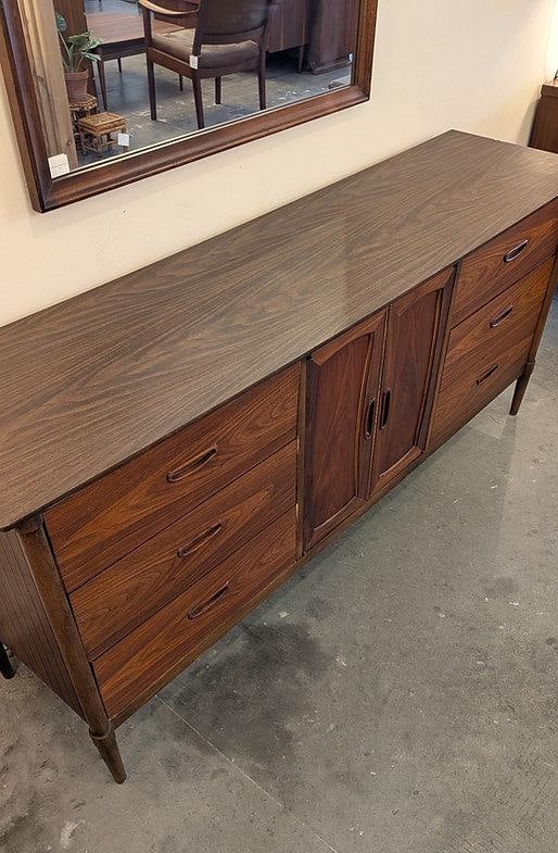 1960s Mid-Century Modern Lane Nine Drawer Lowboy Dresser. Vintage McM. - 3